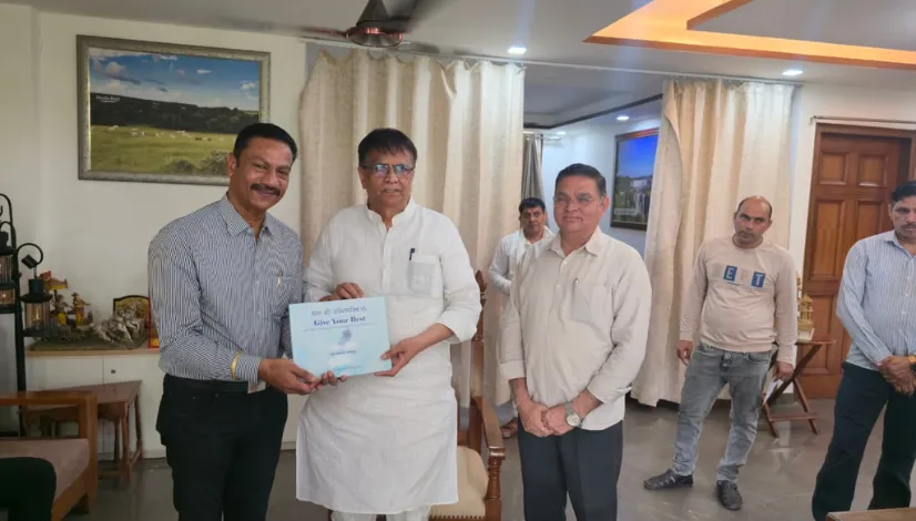 COBI President Praveen Garg Honored with Book by Om Prakash Dhankhar